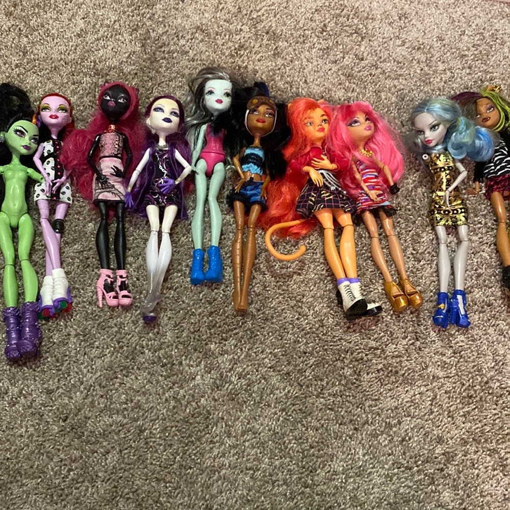 10 monster high dolls ZOOM IN FOR DEFECTS IN CONDITION WILL SELL SEPARATELY